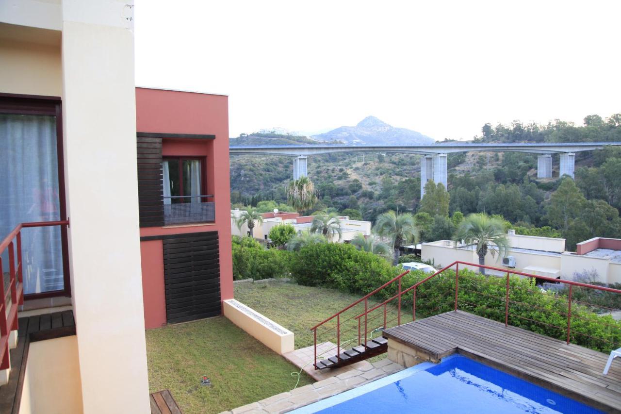 Private Pool Luxurious Villa With Mountain Views 埃斯特波纳 外观 照片