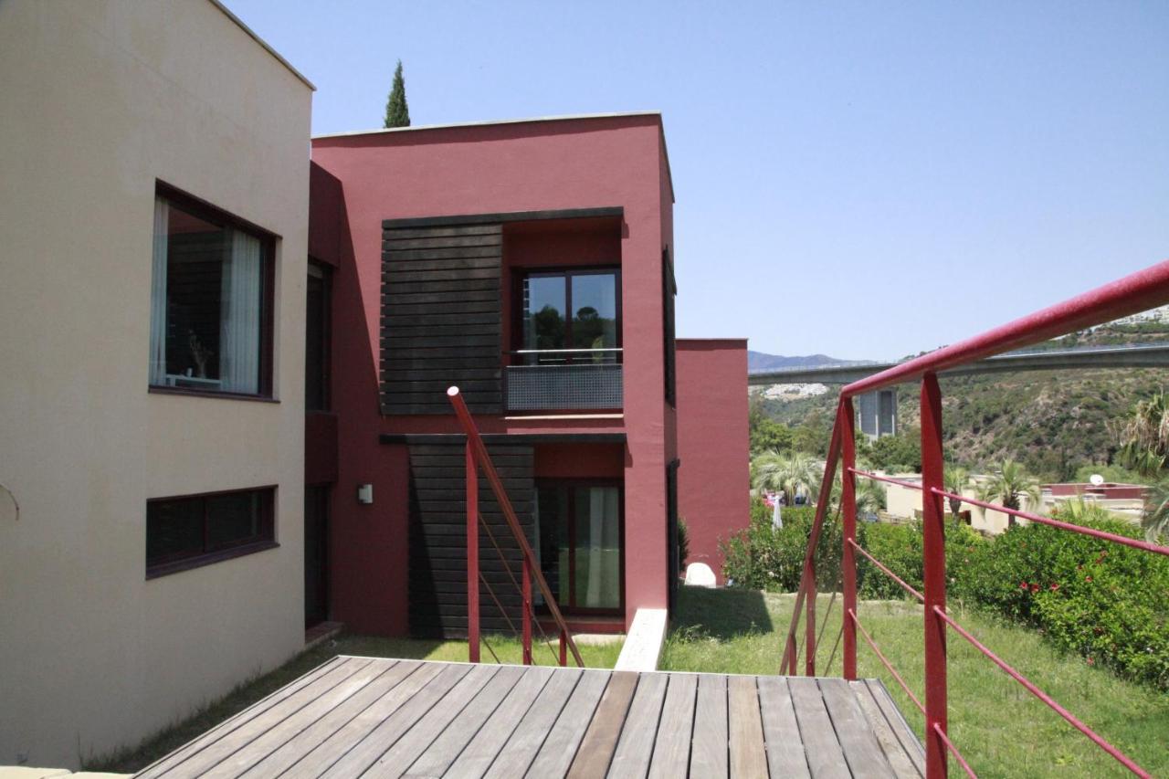 Private Pool Luxurious Villa With Mountain Views 埃斯特波纳 外观 照片