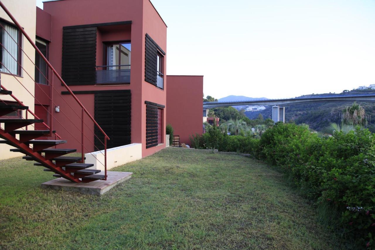 Private Pool Luxurious Villa With Mountain Views 埃斯特波纳 外观 照片