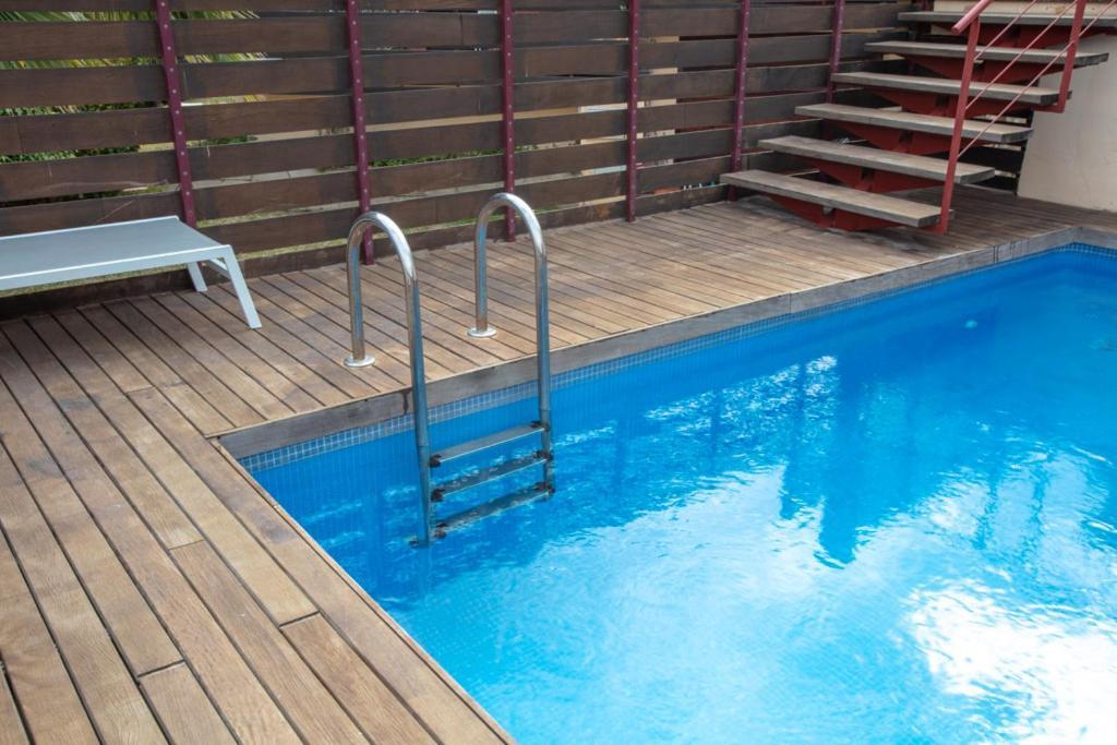 Private Pool Luxurious Villa With Mountain Views 埃斯特波纳 外观 照片