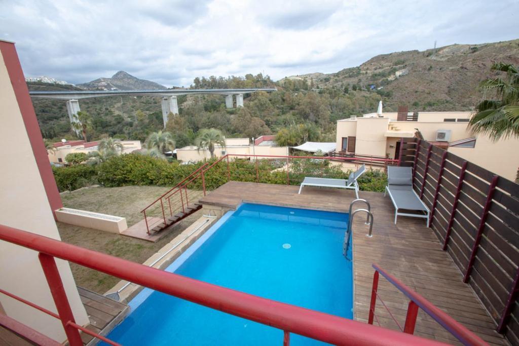 Private Pool Luxurious Villa With Mountain Views 埃斯特波纳 外观 照片